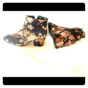 Flower print, short, ankle booties